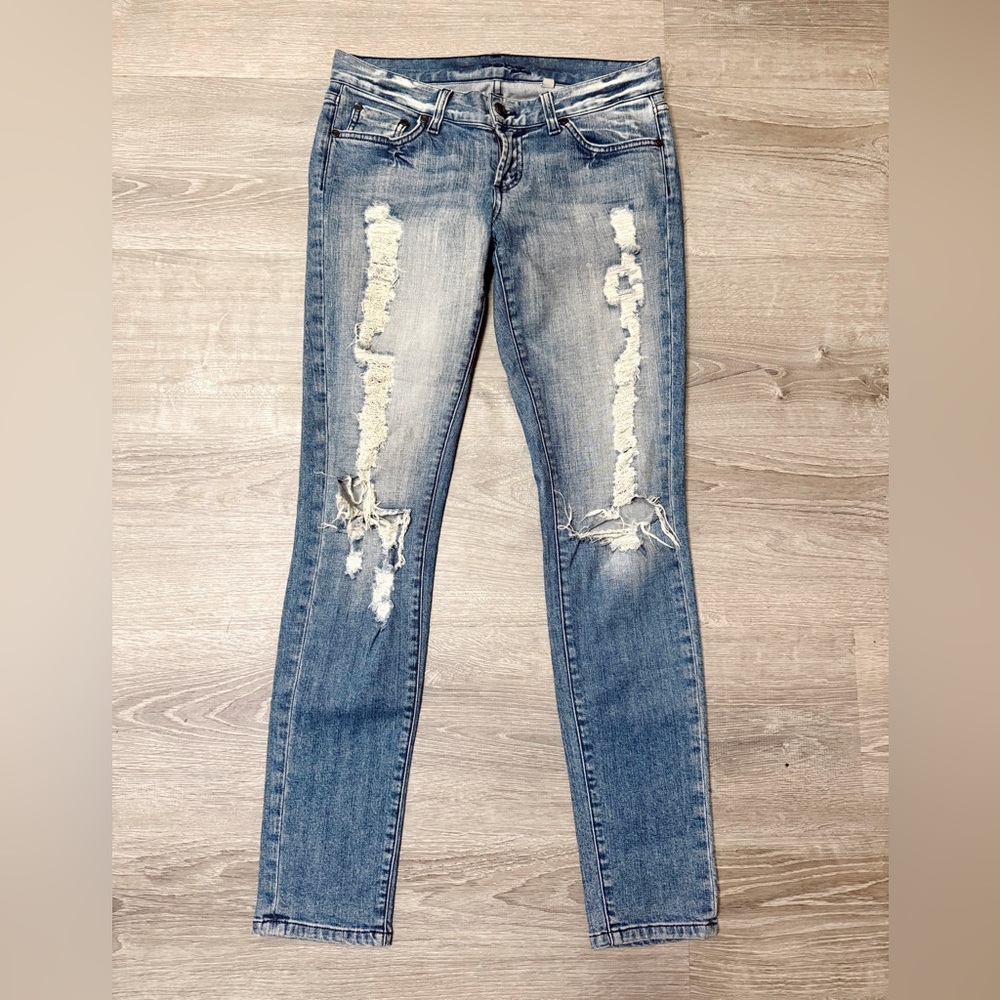 •BEBE• DISTRESSED SKINNY JEANS